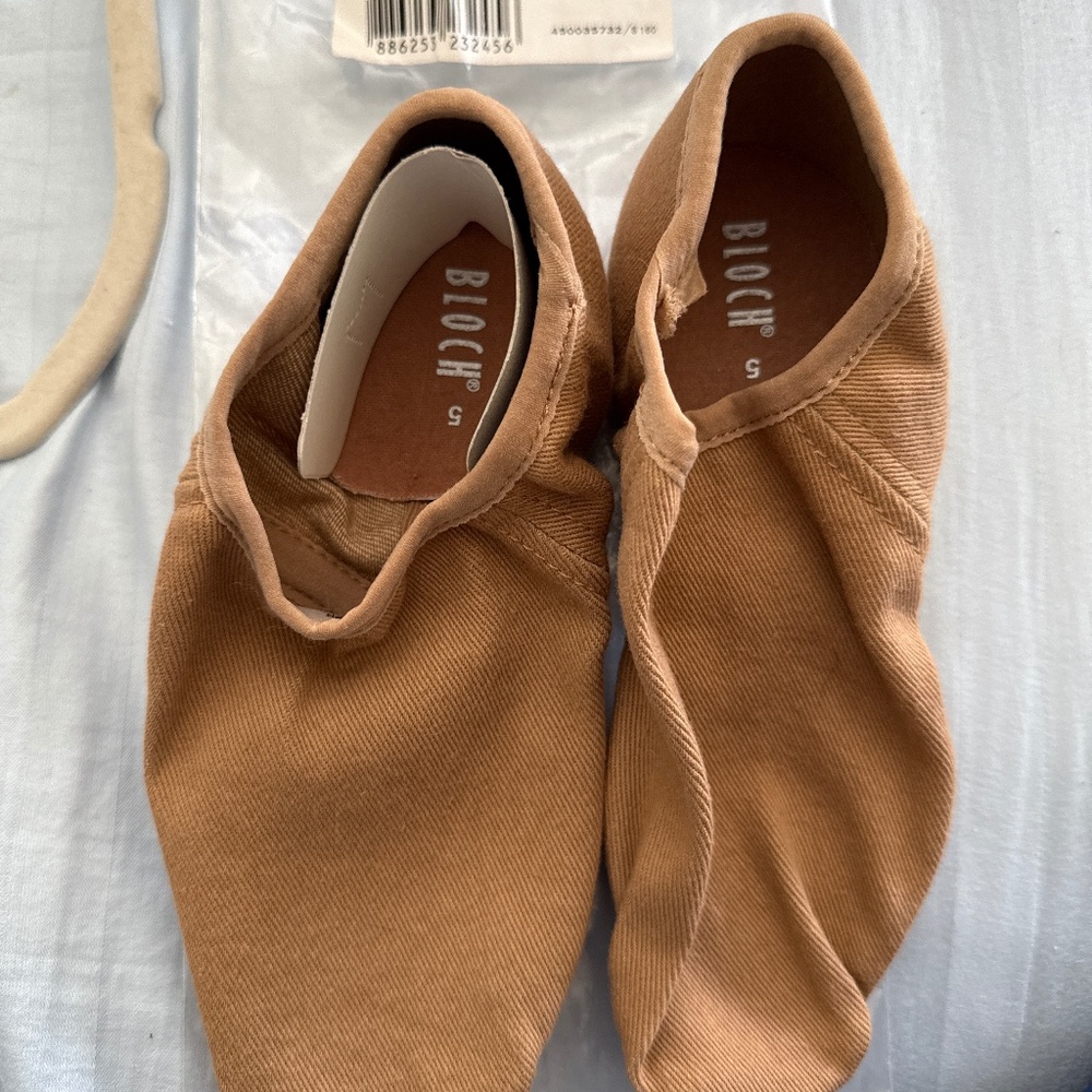 NWT Bloch tan jazz shoes size  5